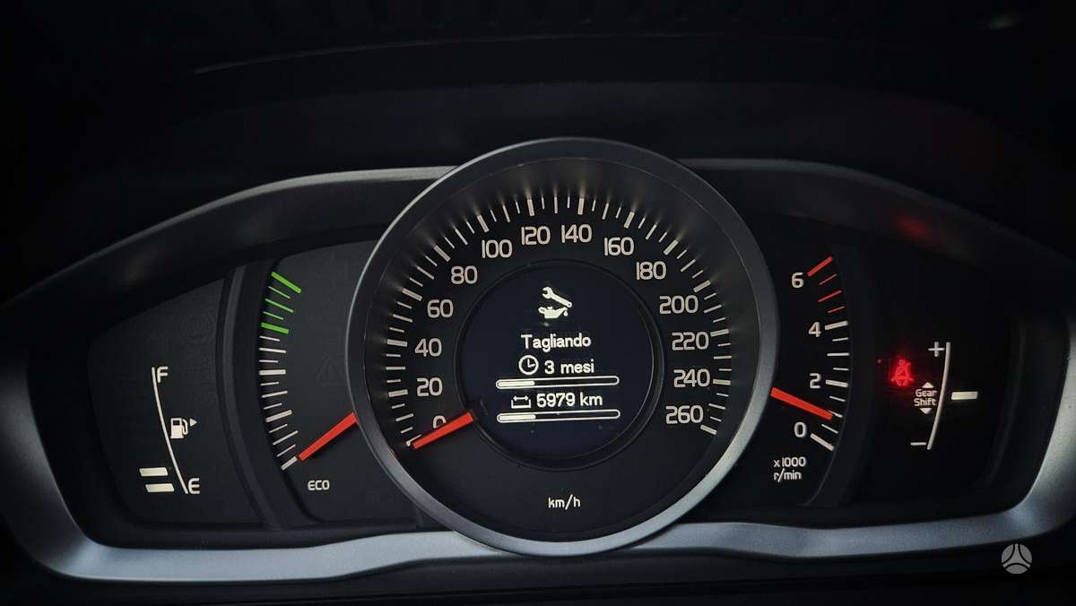 Volvo V60 2014 — photo 29