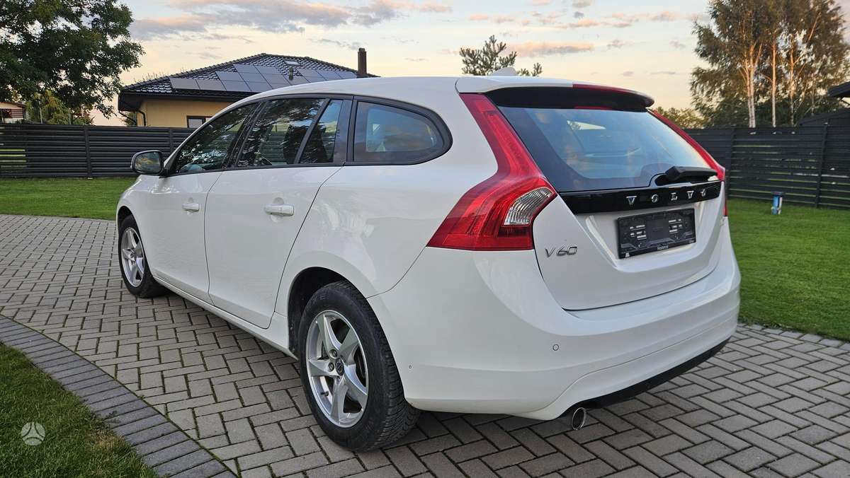 Volvo V60 2014 — interior