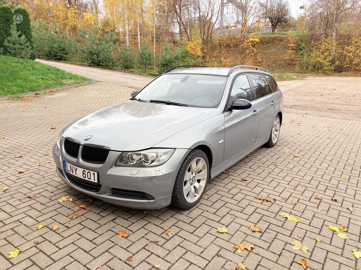 BMW 325 2007 — вигляд ззаду