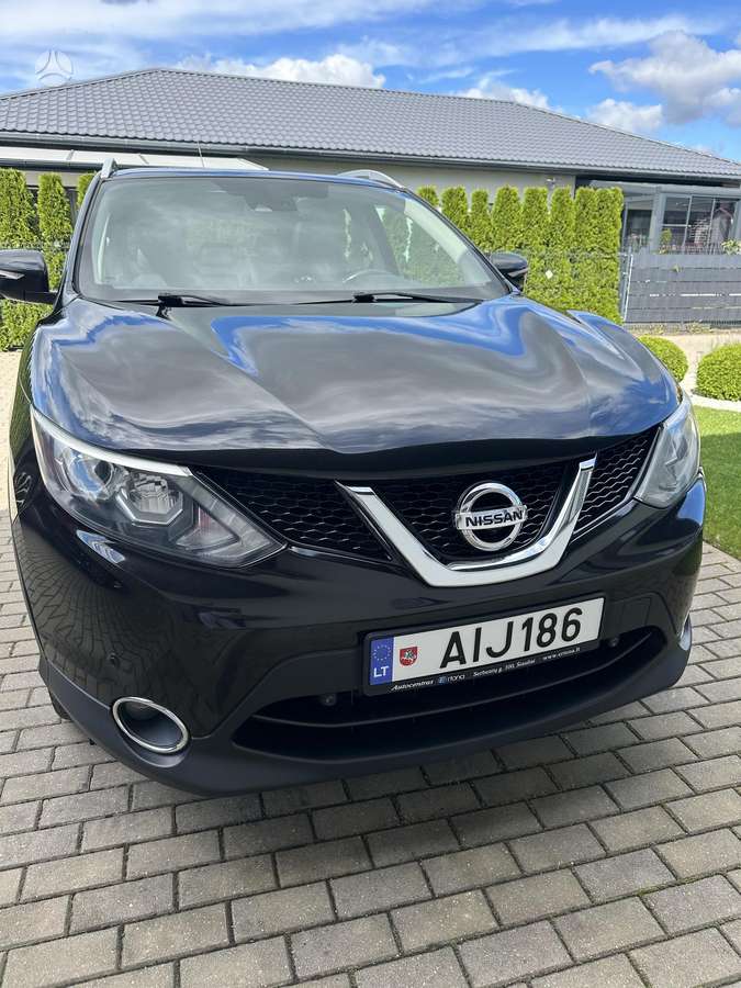 Nissan Qashqai 2014 — rear view