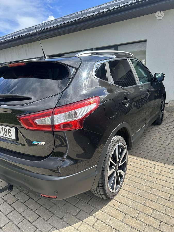 Nissan Qashqai 2014 — interior