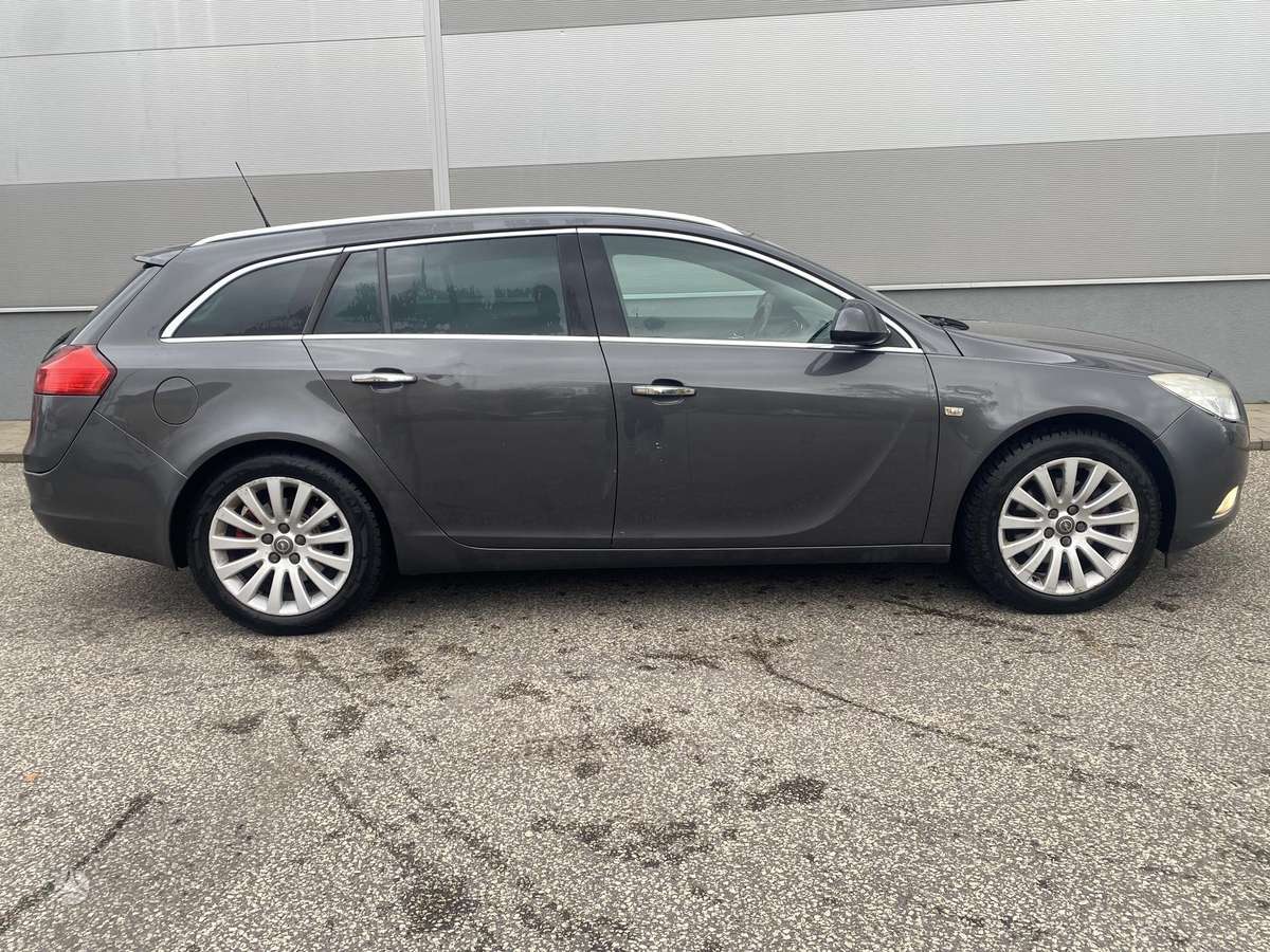Opel Insignia 2011 — photo 10