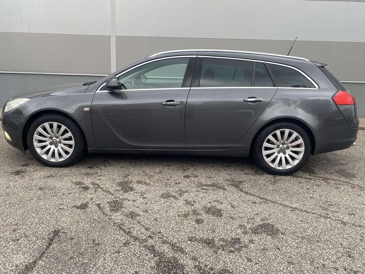Opel Insignia 2011 — photo 14