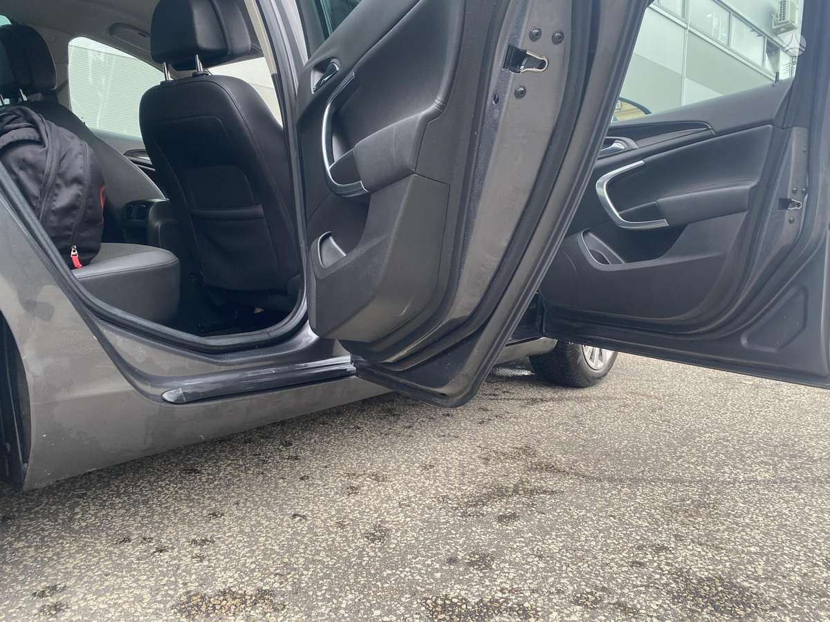 Opel Insignia 2011 — photo 18