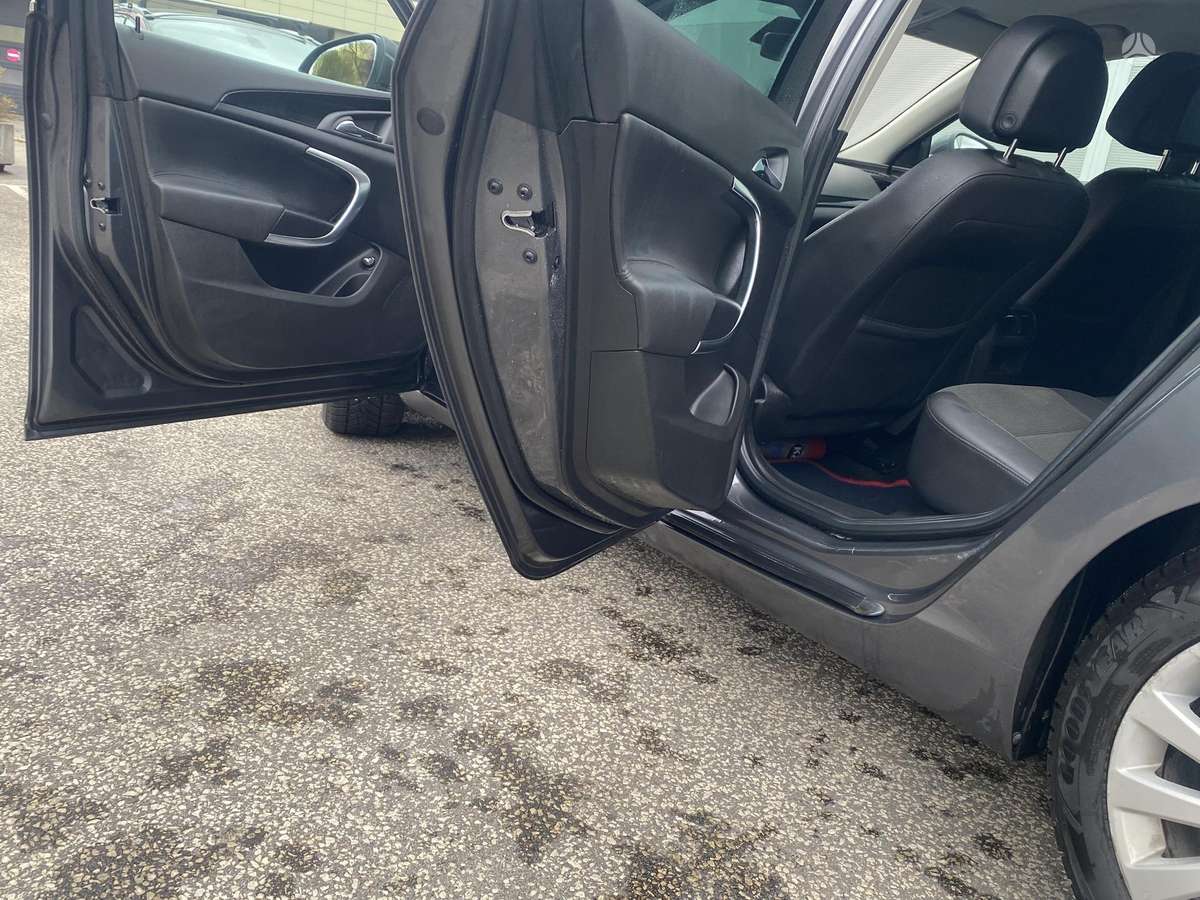 Opel Insignia 2011 — photo 21