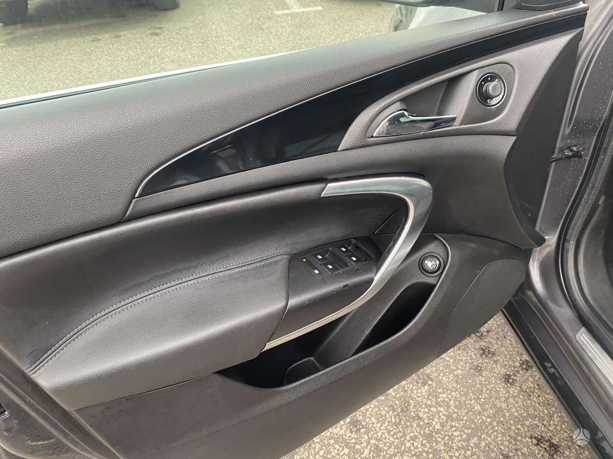 Opel Insignia 2011 — photo 22