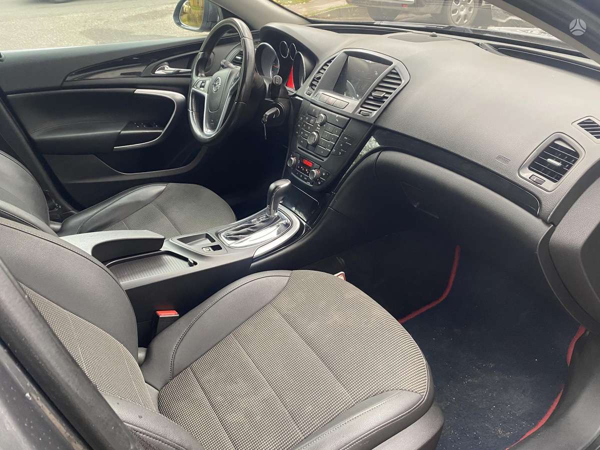 Opel Insignia 2011 — photo 27