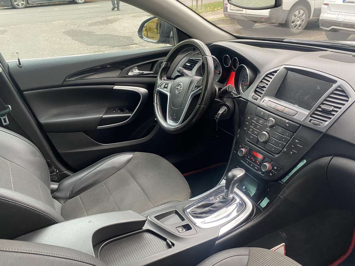 Opel Insignia 2011 — photo 28