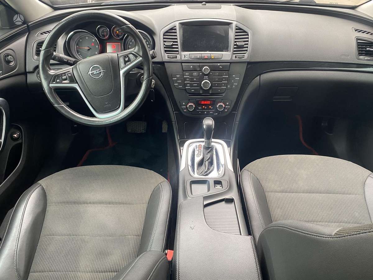 Opel Insignia 2011 — photo 29