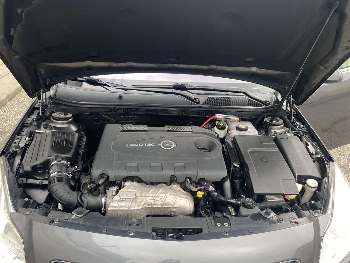Opel Insignia 2011 — photo 33