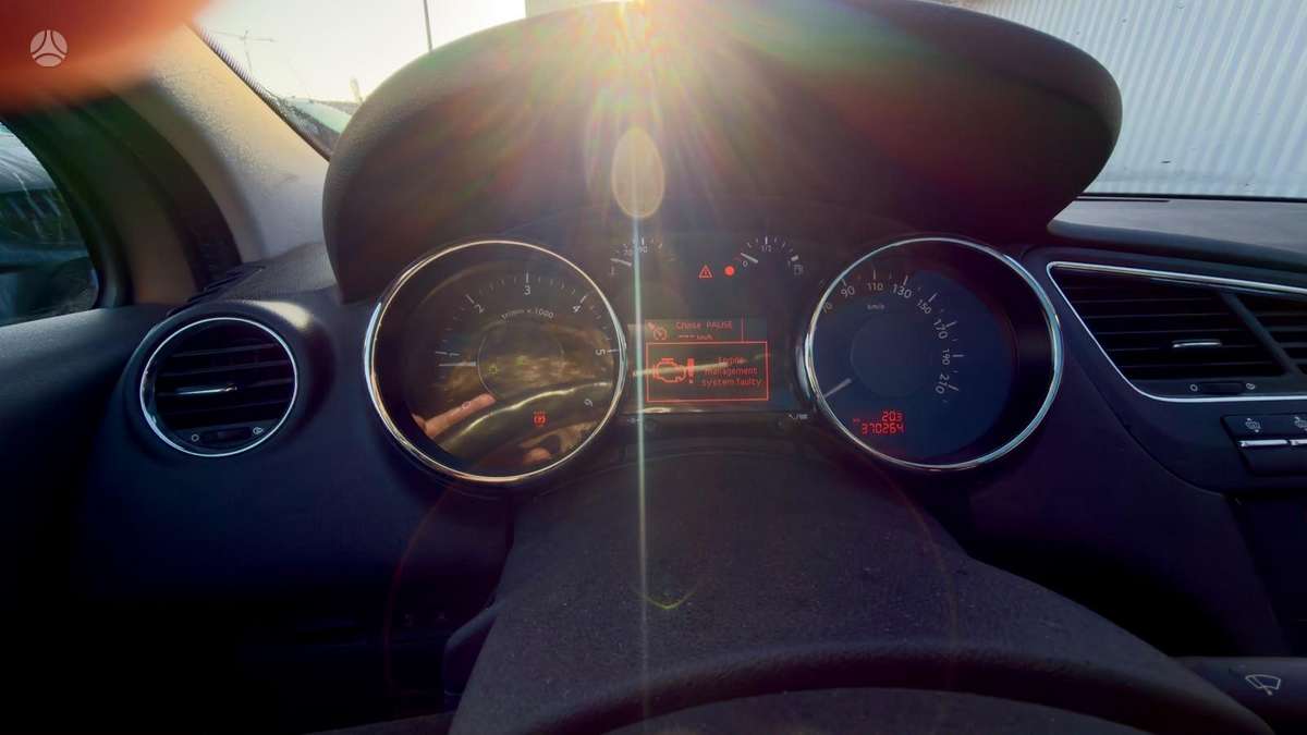 Peugeot 5008 2010 — photo 5