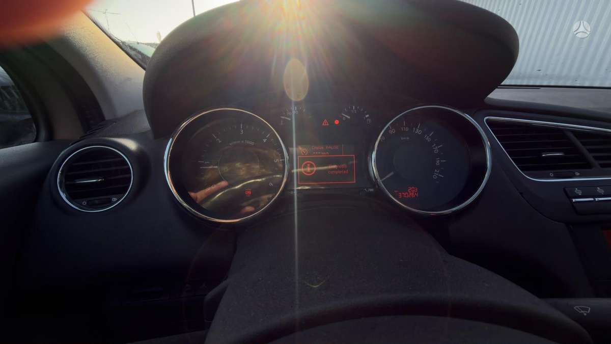 Peugeot 5008 2010 — photo 8