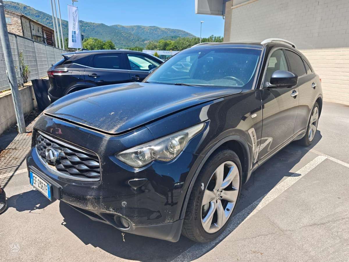 Infiniti FX30, 2011