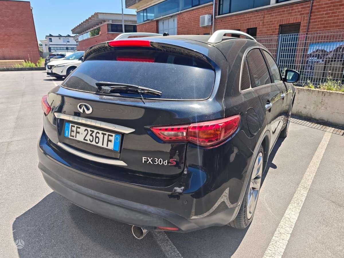 Infiniti FX30 2011 — photo 11