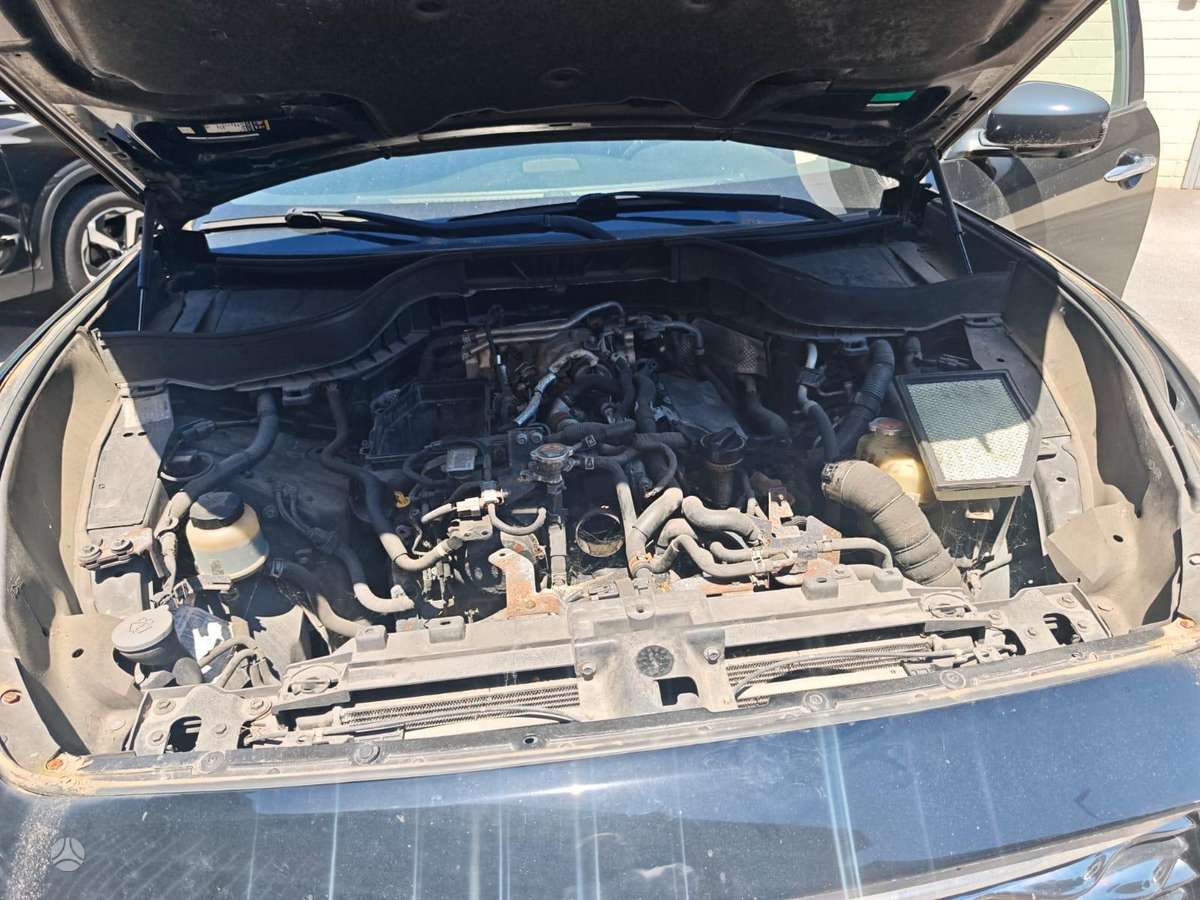Infiniti FX30 2011 — photo 16