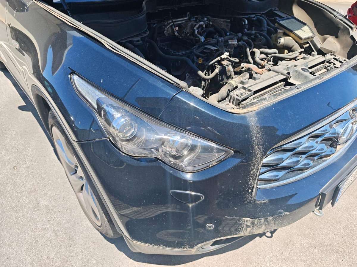 Infiniti FX30 2011 — photo 19