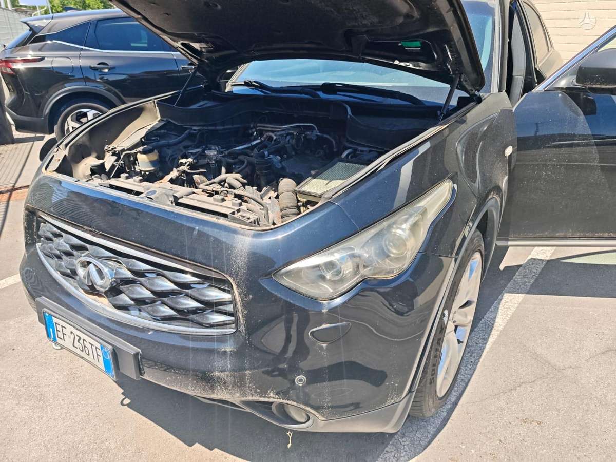Infiniti FX30 2011 — photo 20