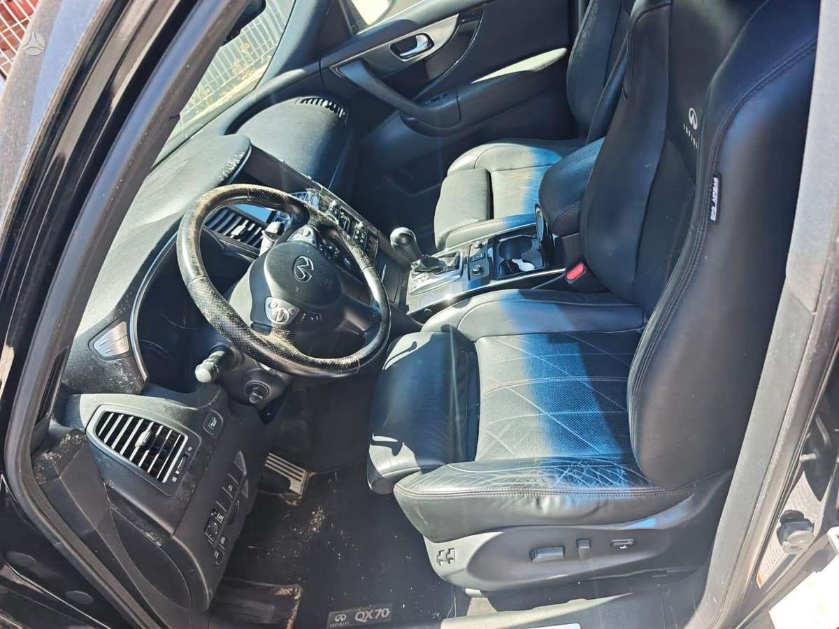 Infiniti FX30 2011 — photo 9
