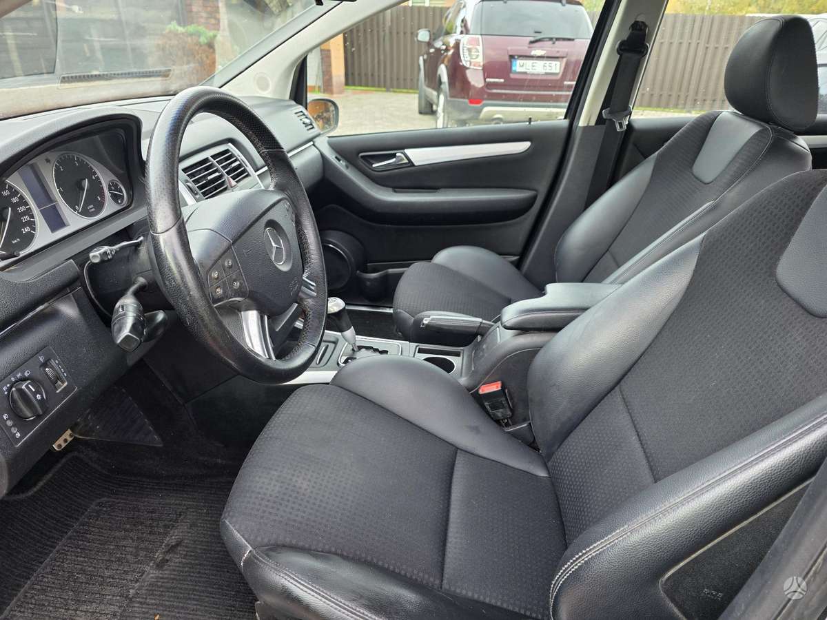 Mercedes-Benz B180 2009 — photo 11