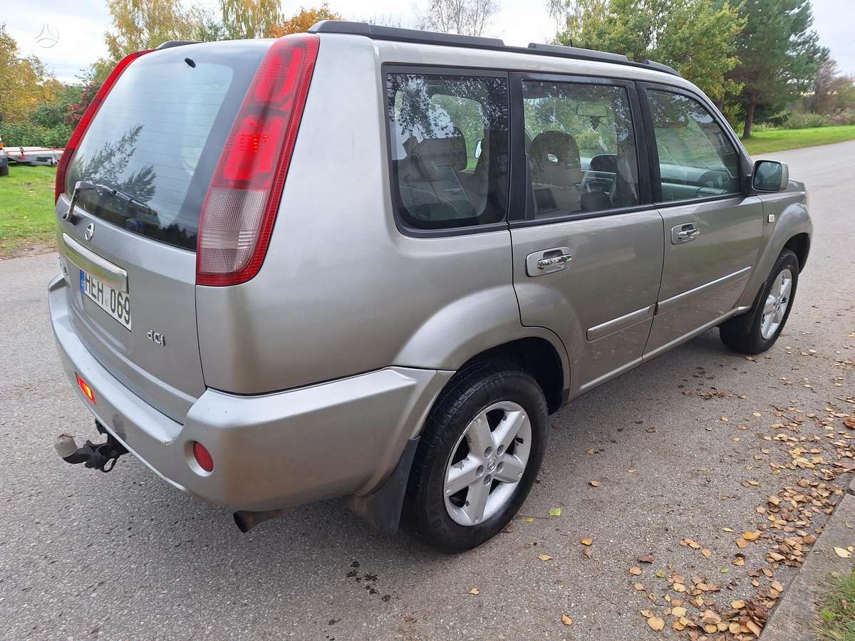 Nissan X-Trail 2006 — вигляд ззаду