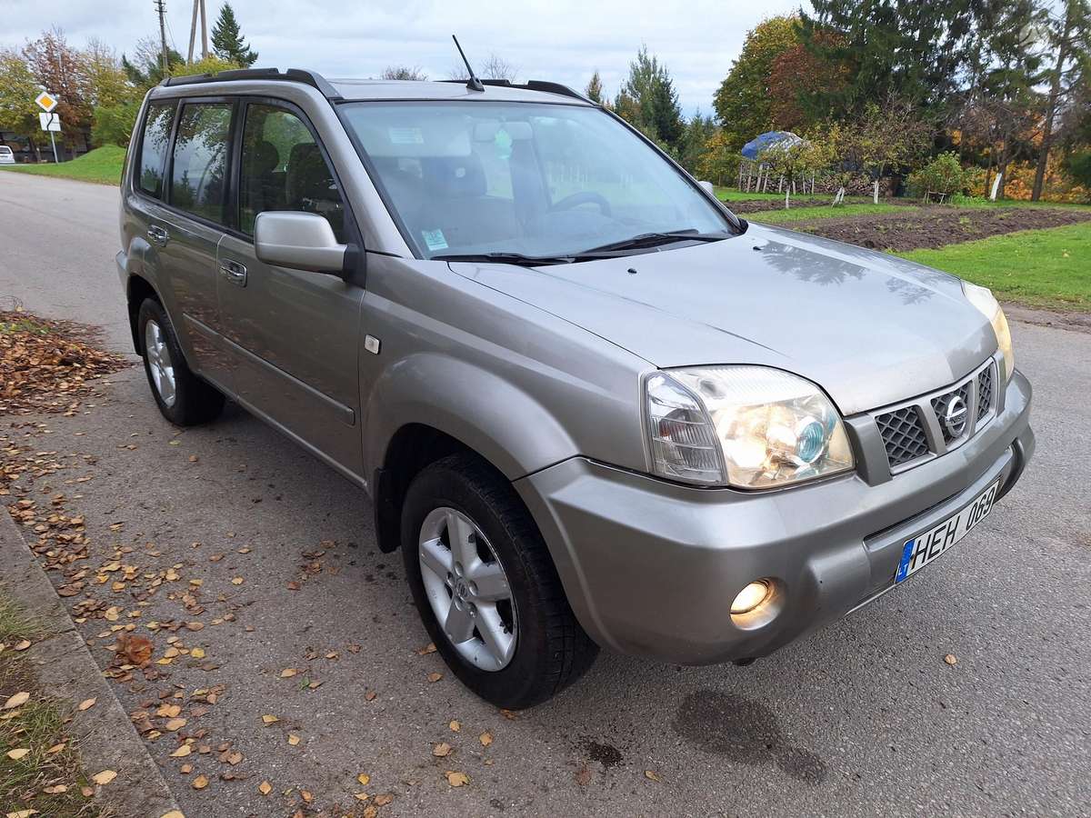 Nissan X-Trail 2006 — салон