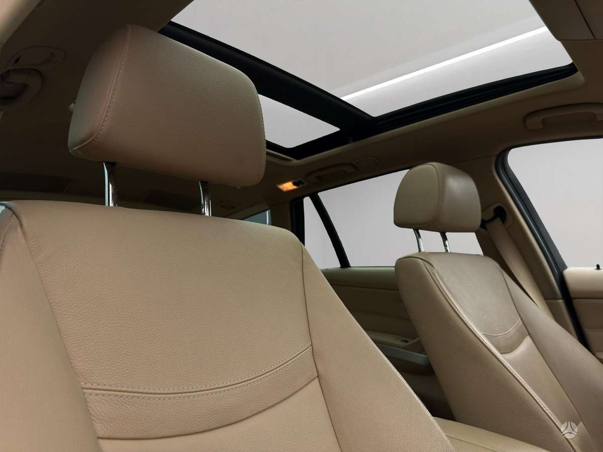 BMW 330 2010 — photo 9