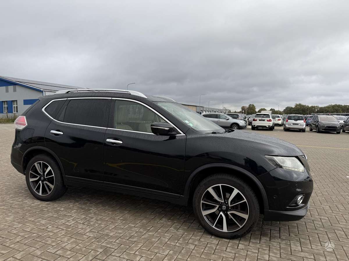 Nissan X-Trail 2014 — rear view