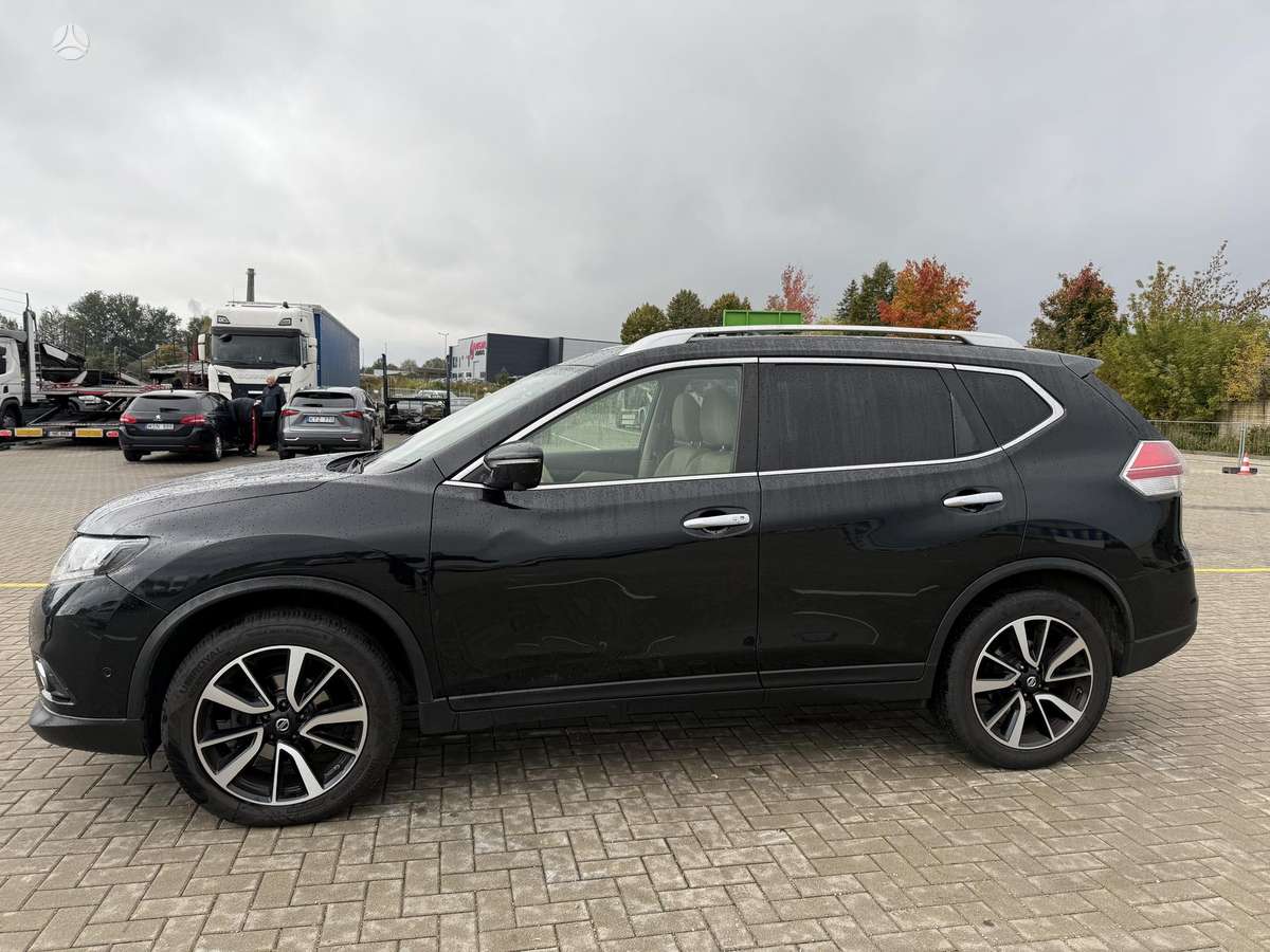 Nissan X-Trail 2014 — interior