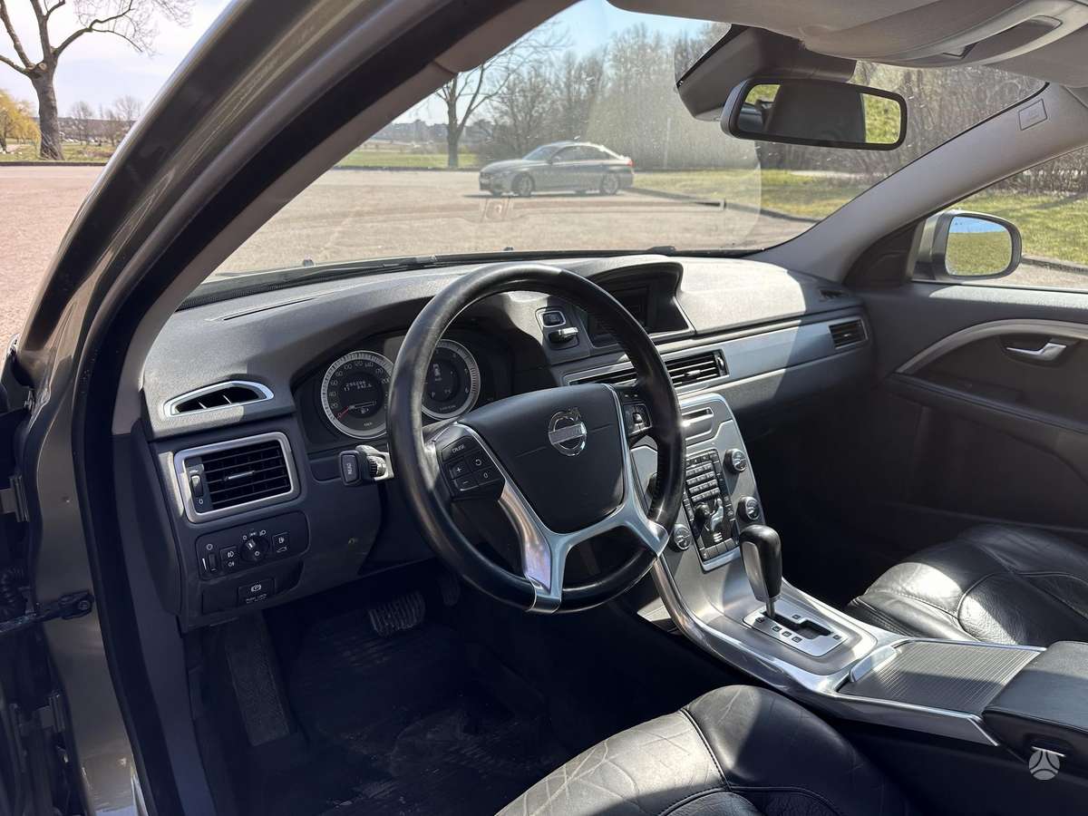 Volvo V70 2011 — photo 10