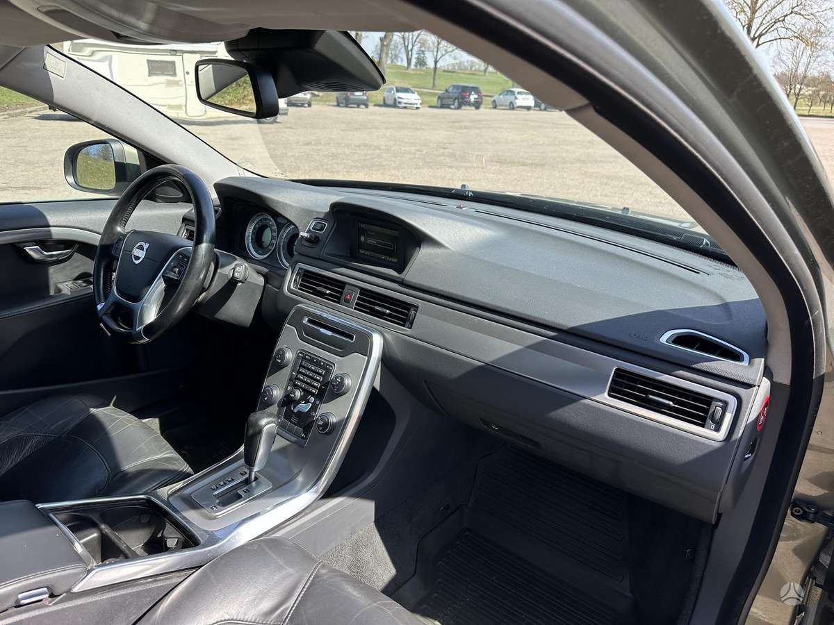 Volvo V70 2011 — photo 11