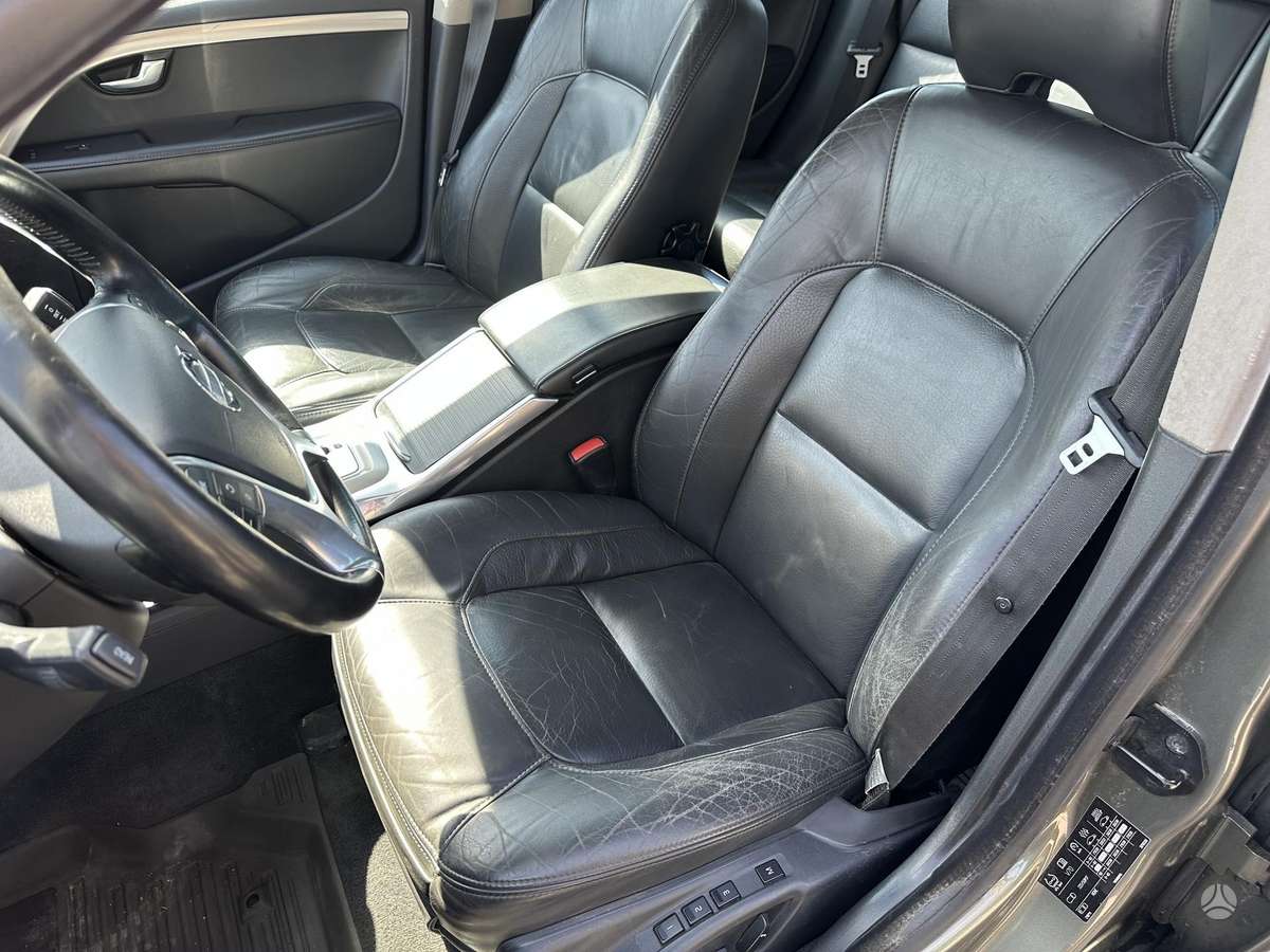 Volvo V70 2011 — photo 13