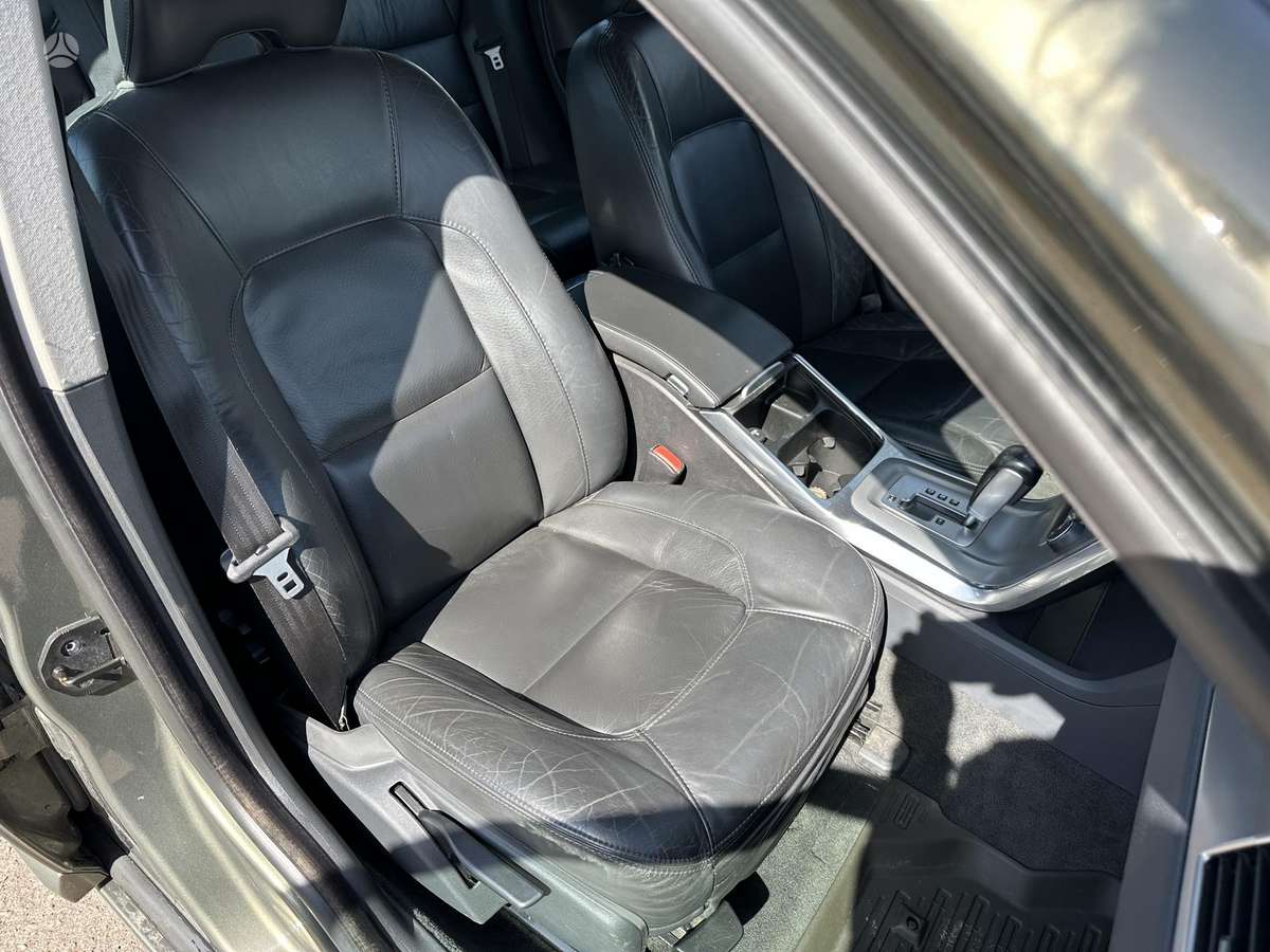 Volvo V70 2011 — photo 15