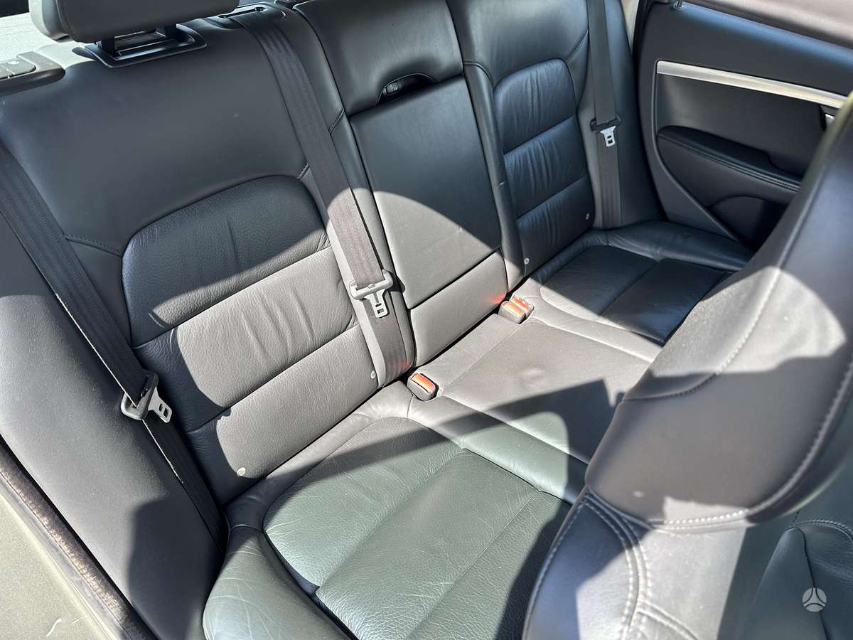 Volvo V70 2011 — photo 19