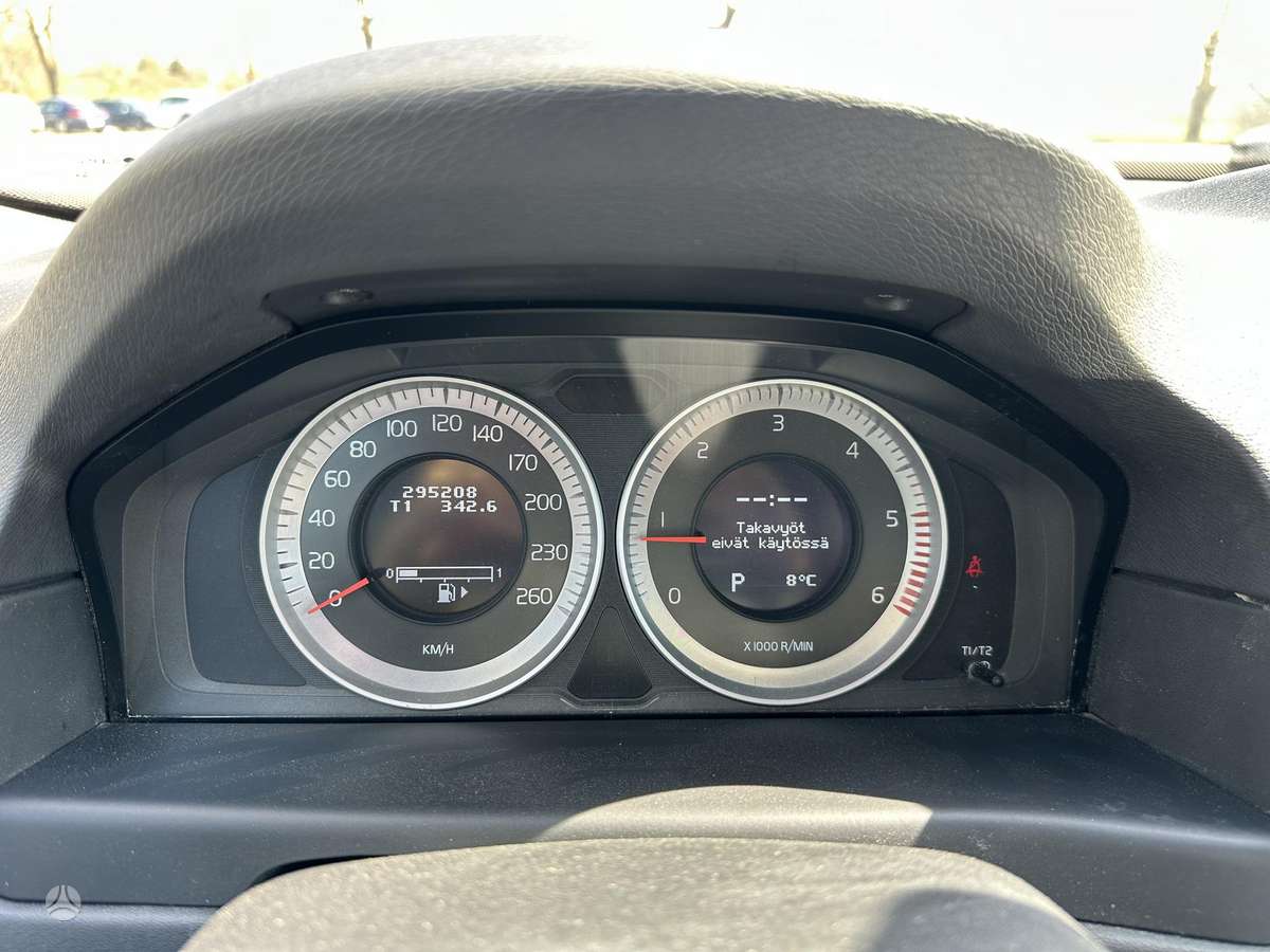 Volvo V70 2011 — photo 21