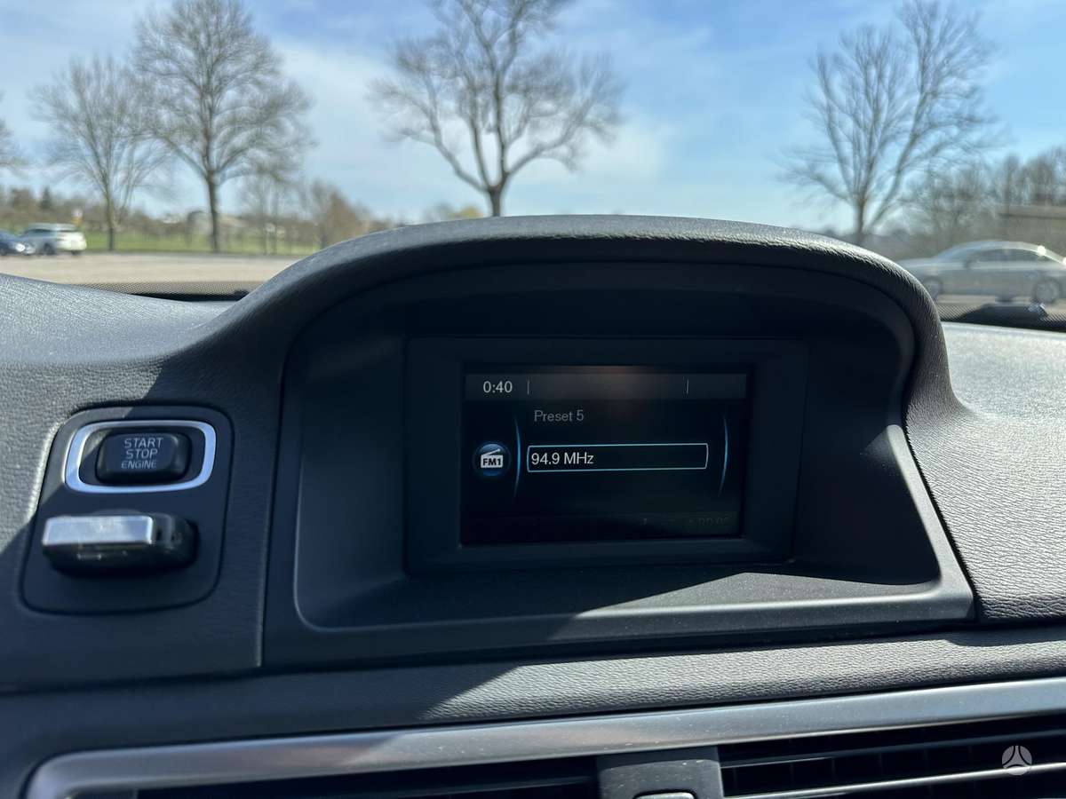 Volvo V70 2011 — photo 22