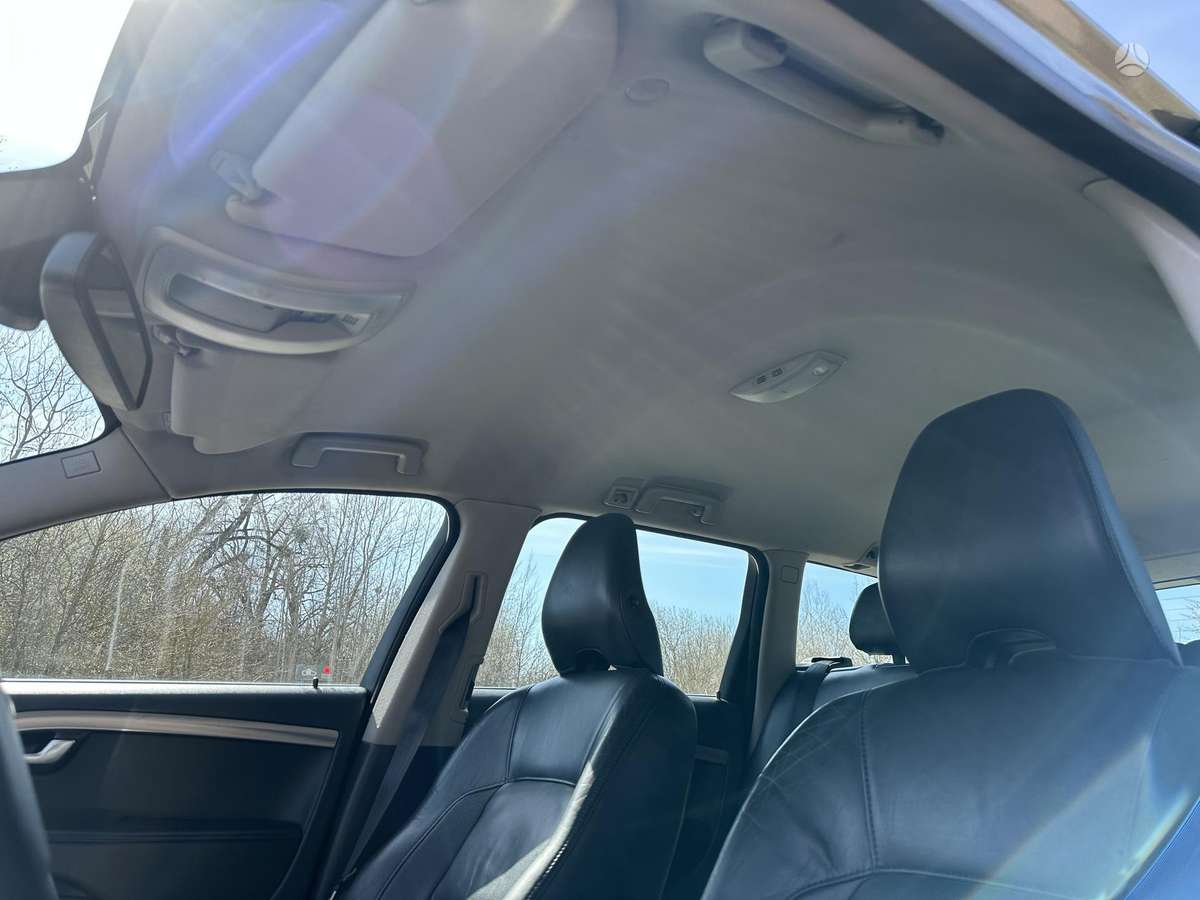 Volvo V70 2011 — photo 26