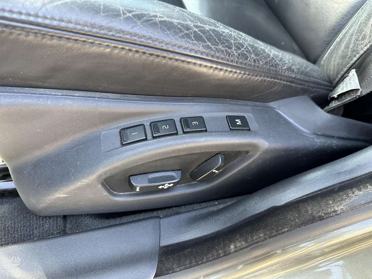 Volvo V70 2011 — photo 28