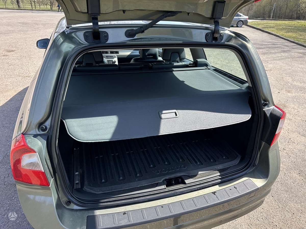 Volvo V70 2011 — photo 30