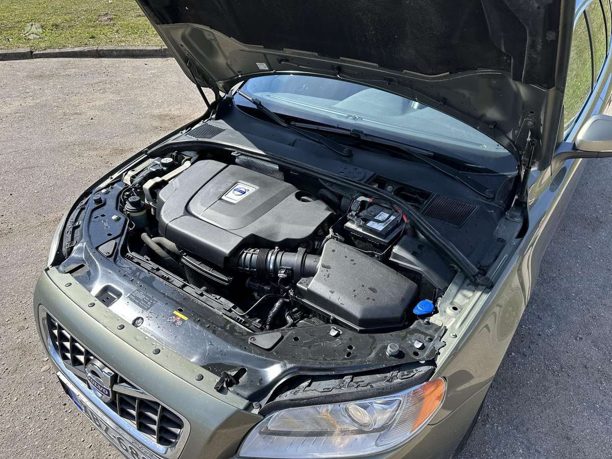 Volvo V70 2011 — photo 33