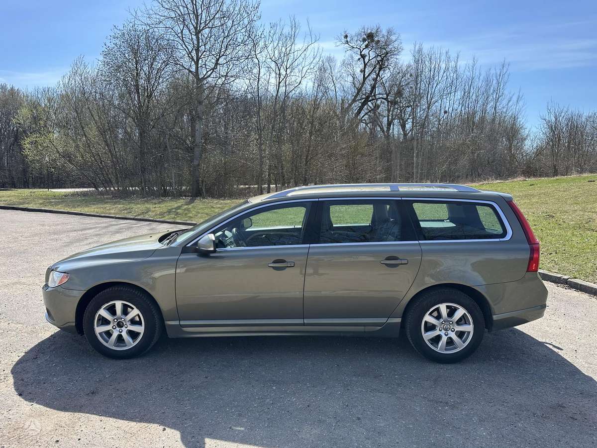 Volvo V70 2011 — photo 8