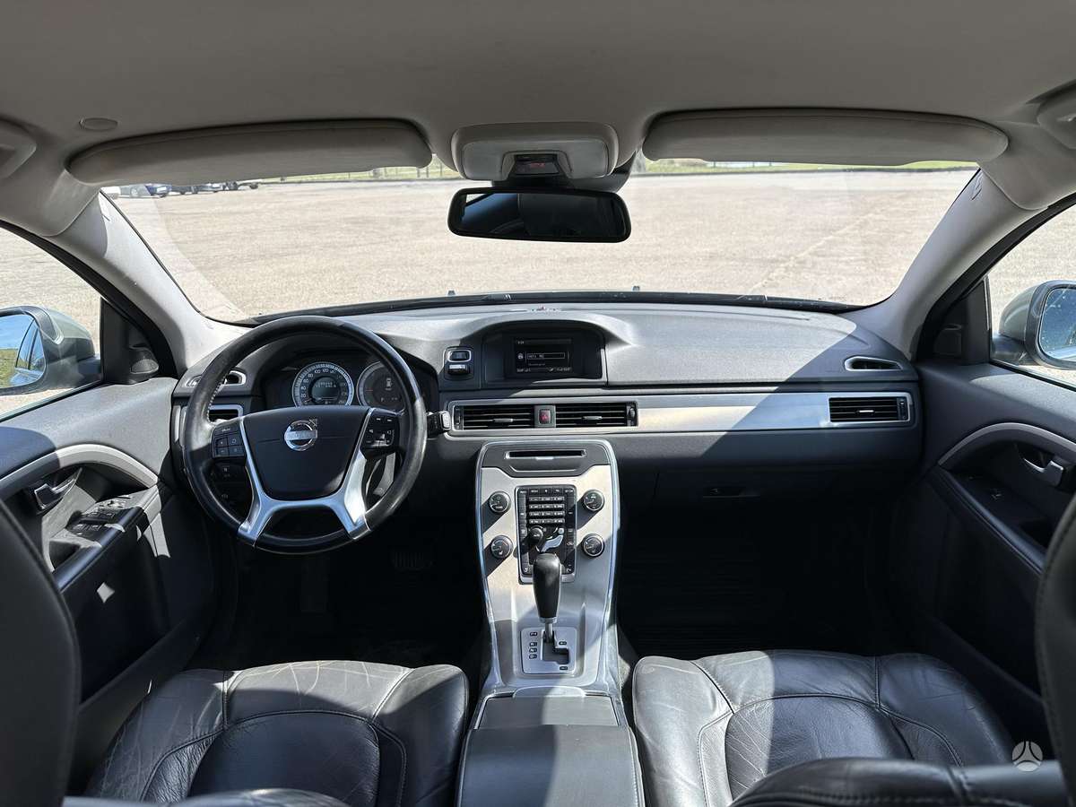 Volvo V70 2011 — photo 9
