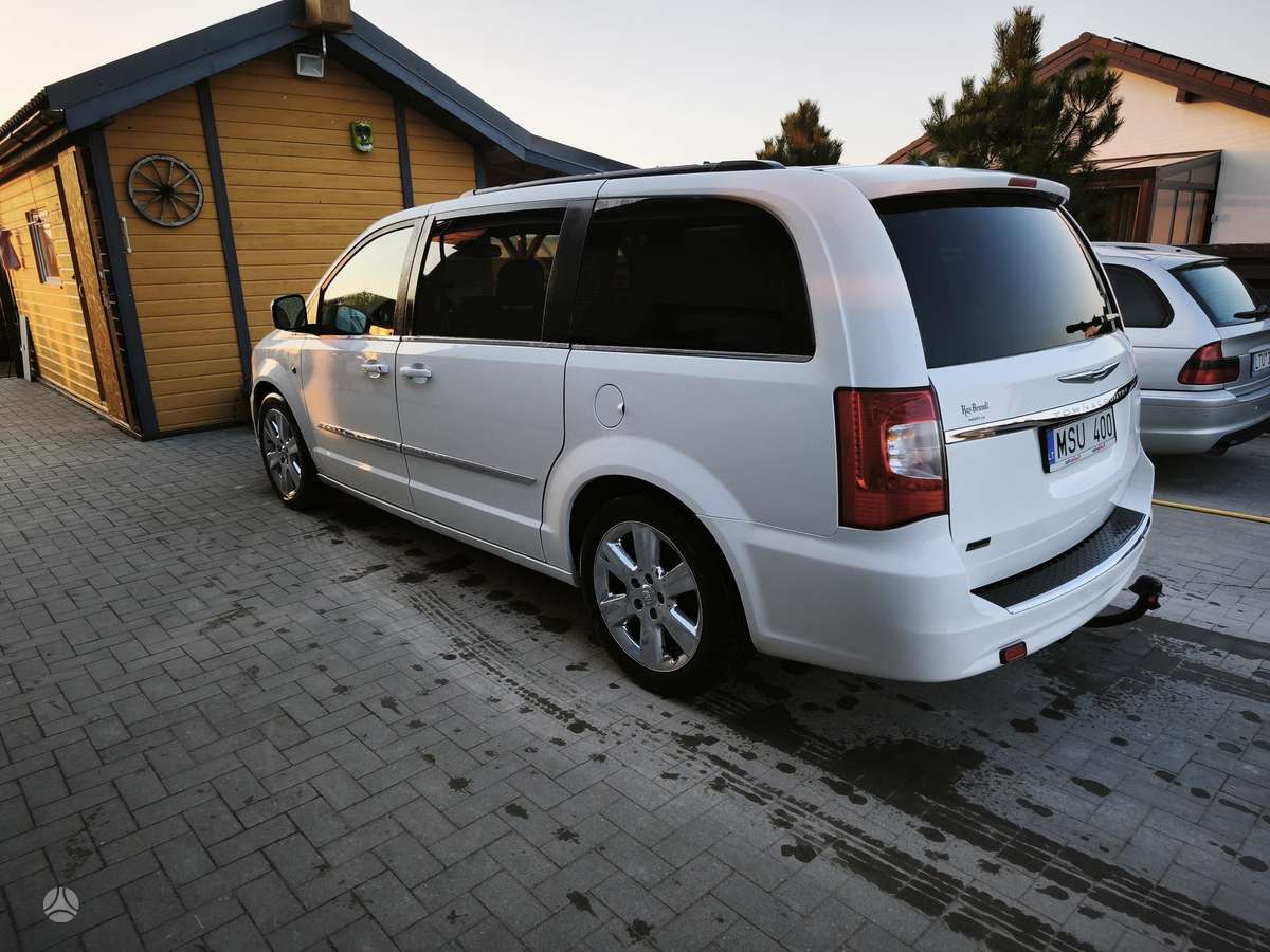 Chrysler Town 2014 — engine 3600 cm³, 291 HP (214kW)