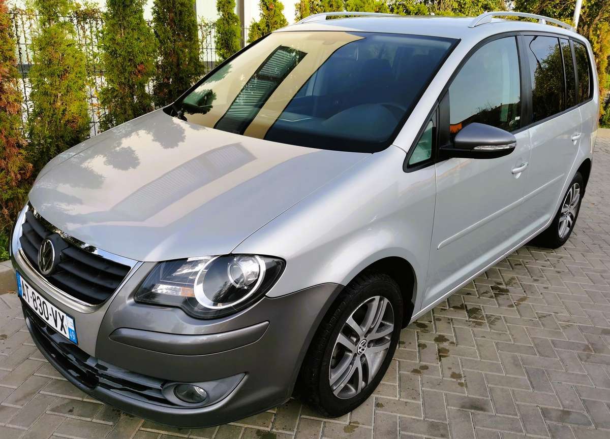 Volkswagen Touran 2008 — interior