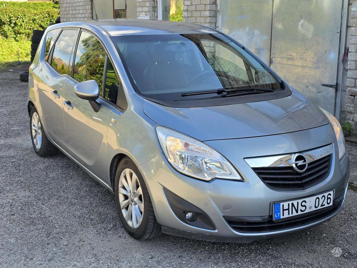 Opel Meriva 2012 — rear view