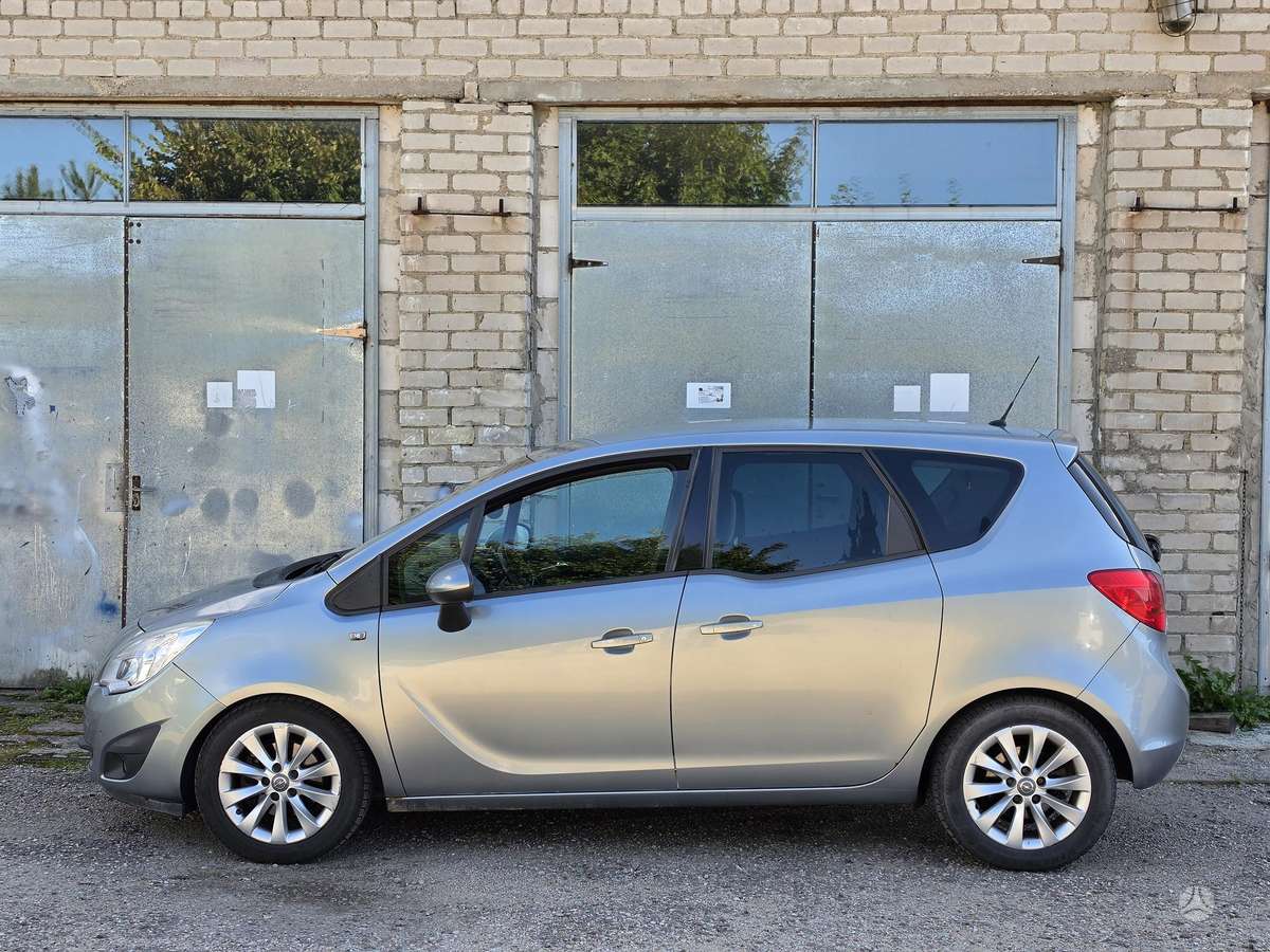 Opel Meriva 2012 — interior