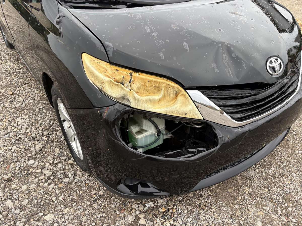 Toyota Sienna 2011 — photo 11