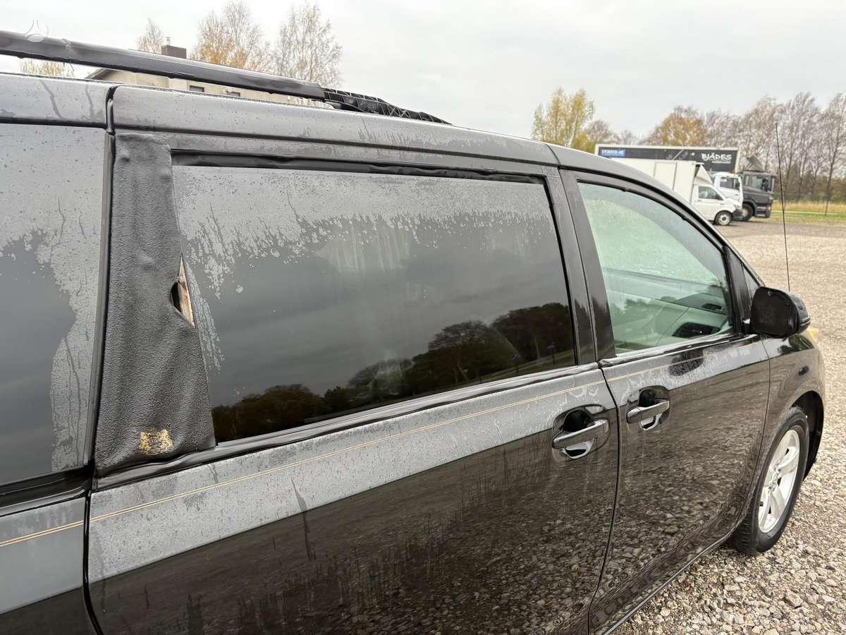 Toyota Sienna 2011 — photo 14