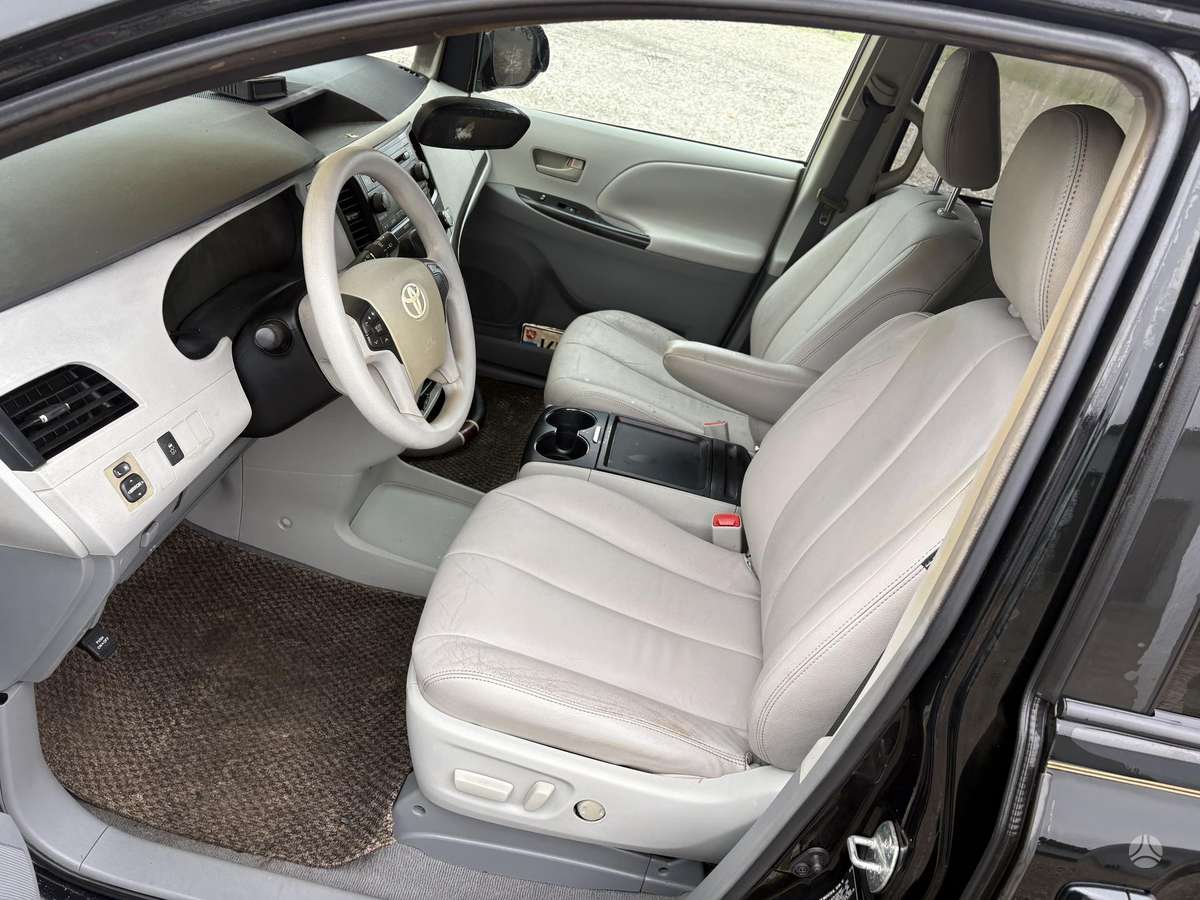 Toyota Sienna 2011 — photo 19