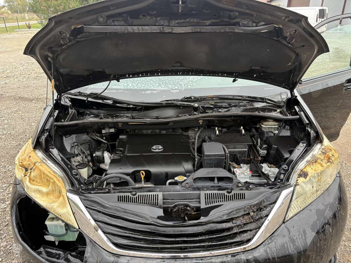 Toyota Sienna 2011 — photo 29