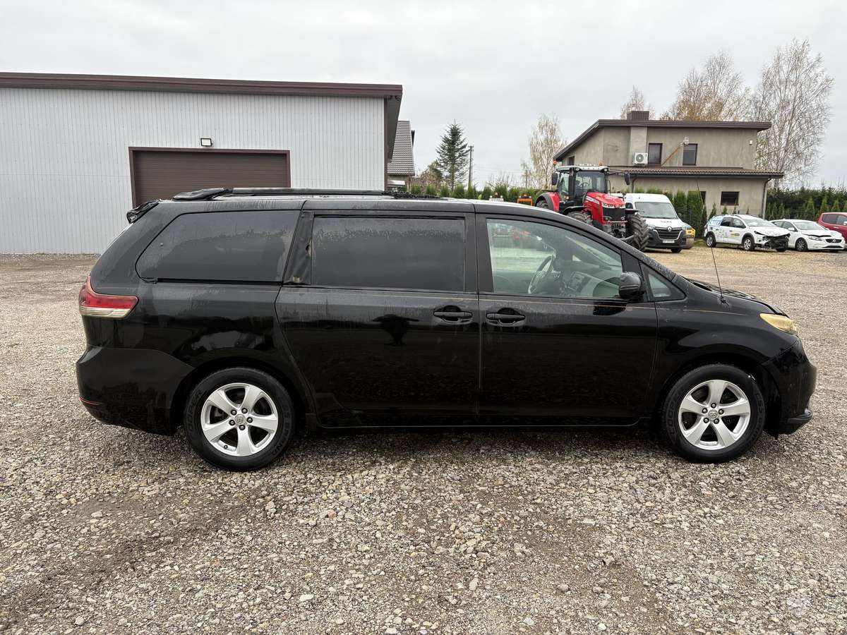 Toyota Sienna 2011 — engine
